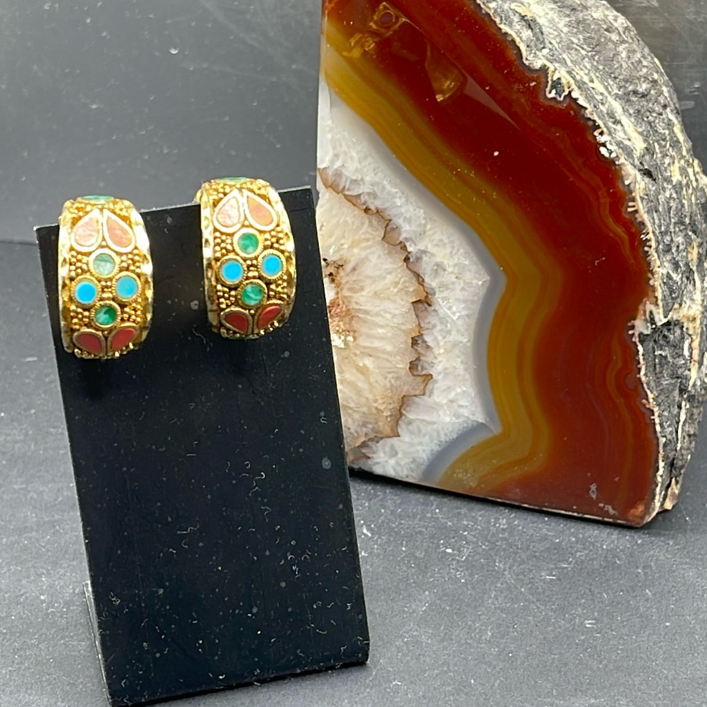 91524_15 Vintage Art Multicolored Cabachons Goldtone Clip Earrings 45$